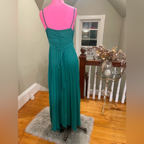 Green long gown for any special event - Picture 5 of 7